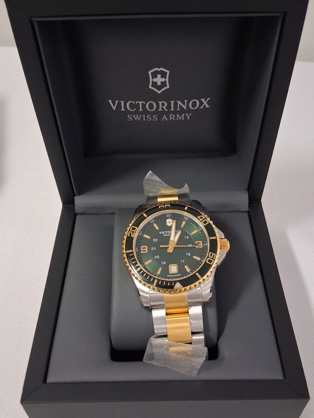 **Victorinox Maverick 241605 Men's Swiss Made Watch – New in Original Box**